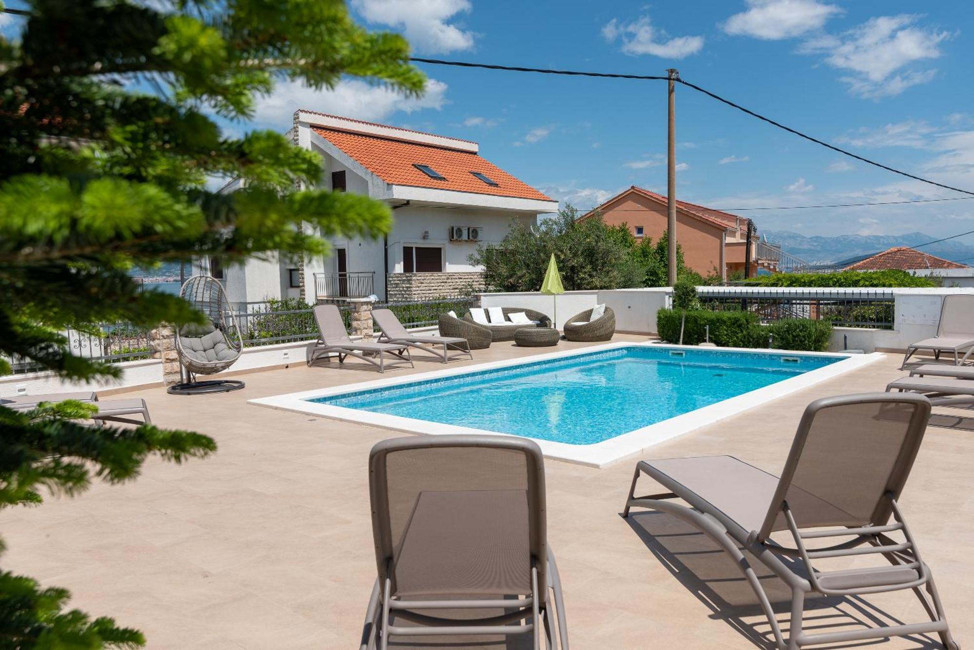 Apartments Brico - Heated Pool Trogir Eksteriør billede