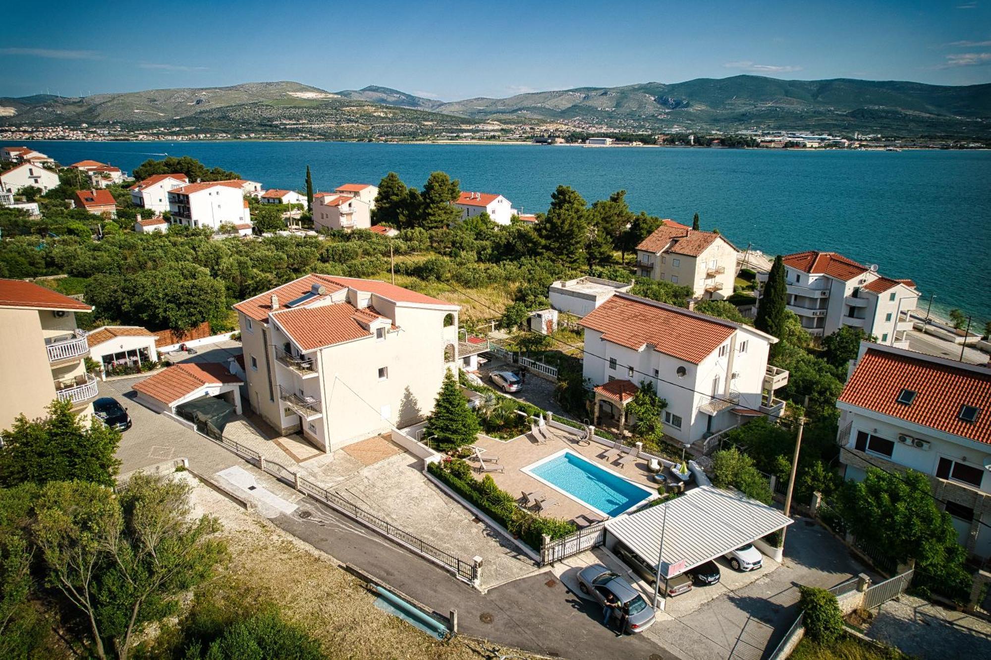 Apartments Brico - Heated Pool Trogir Eksteriør billede