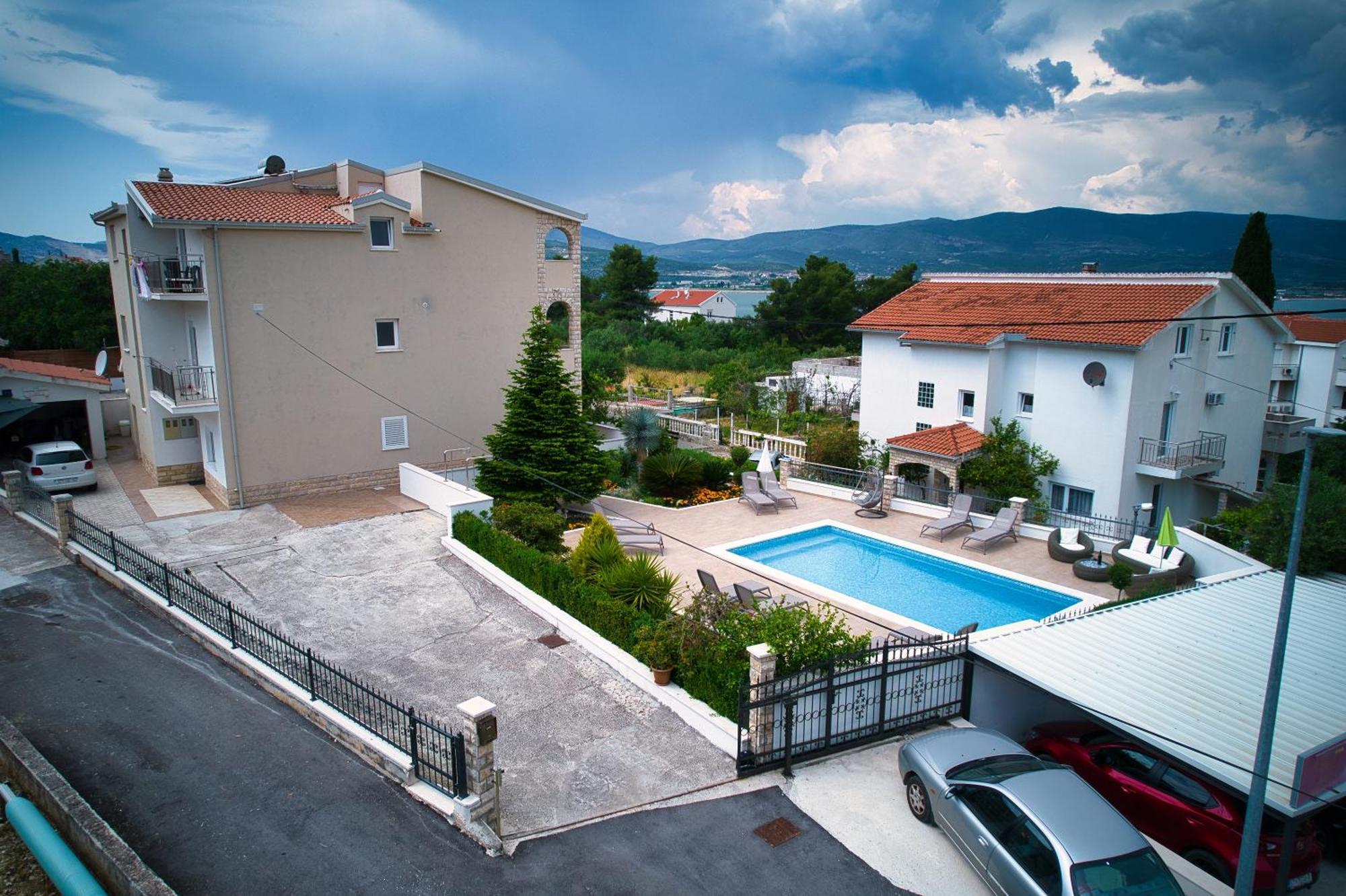 Apartments Brico - Heated Pool Trogir Eksteriør billede